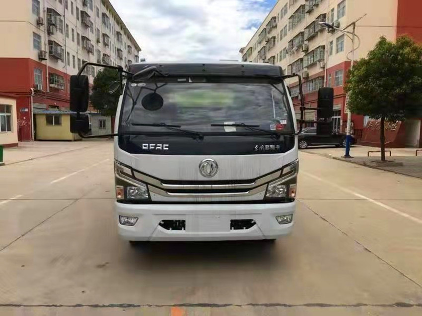 東風(fēng)小多利卡掃路車 城市潔凈的守護(hù)者